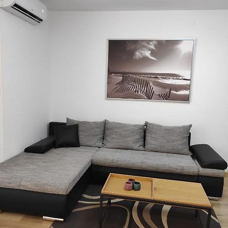 Apartman Branimir Novalja Exterior photo