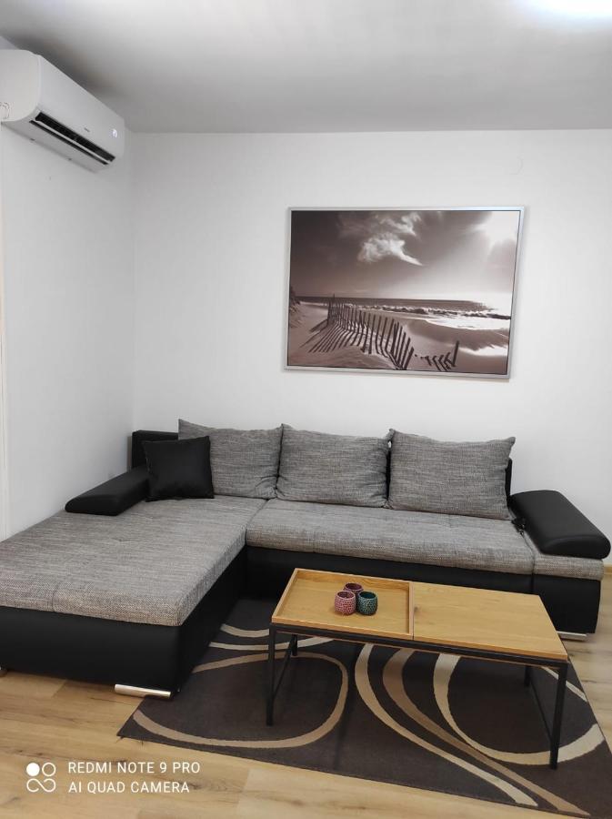 Apartman Branimir Novalja Exterior photo