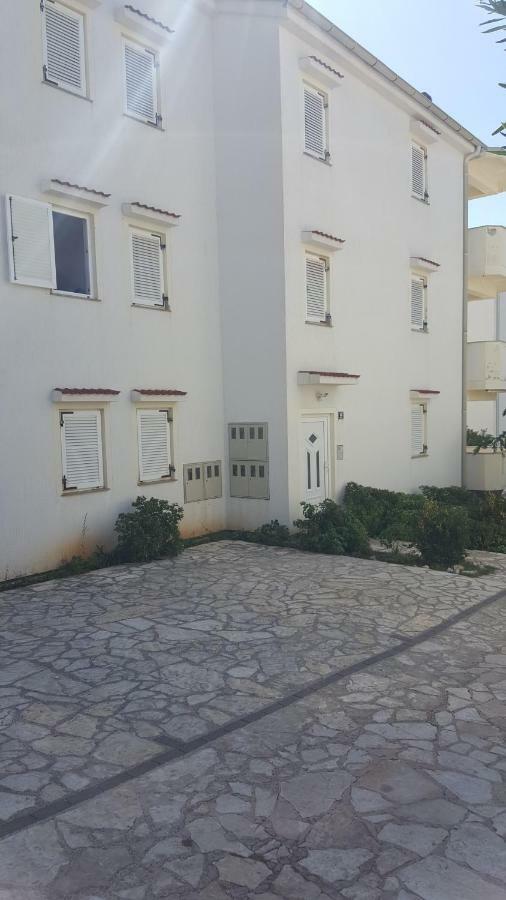 Apartman Branimir Novalja Exterior photo